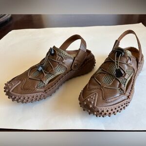 Walking/Hiking Sandals - Unisex. Brown. Non Slip Soles. Size 6.5 Men - 8 Women